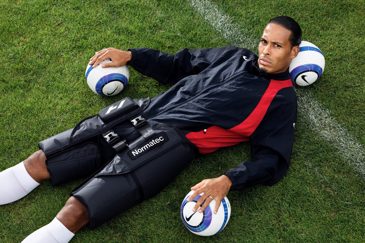 Herstel met Normatec op het voetbalveld